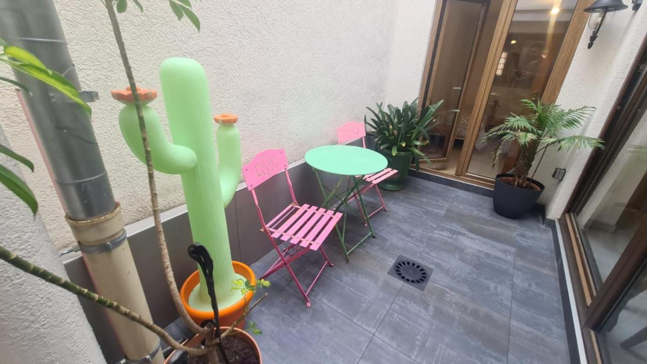 셀레스탓 Le Bonheur Est Parfois Cache Dans L'Inconnu 아파트 외부 사진